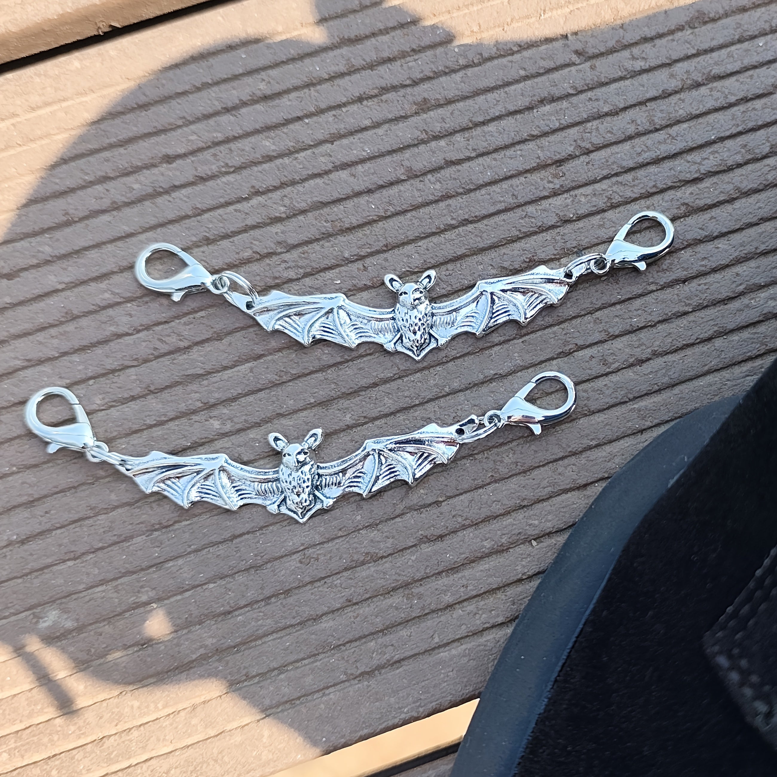 Women Gothic Shoe Charms 2pcs Bat Wing Love Letter Lace Chain Zinc Alloy