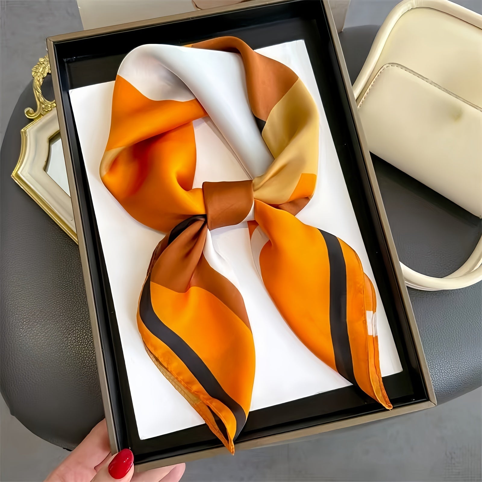 Ayollar uchun geometrik satinning kvadrat sharf 69.98cm yumshoq silliq moda bo‘yi bandana shalvar