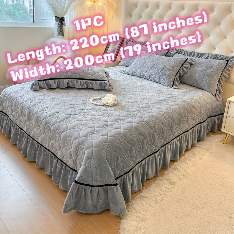 Ultra-Soft Milk Velvet Quilted Bedspread with Lace Detailing Hypoallergenic Breathable Solid Color Black Piping