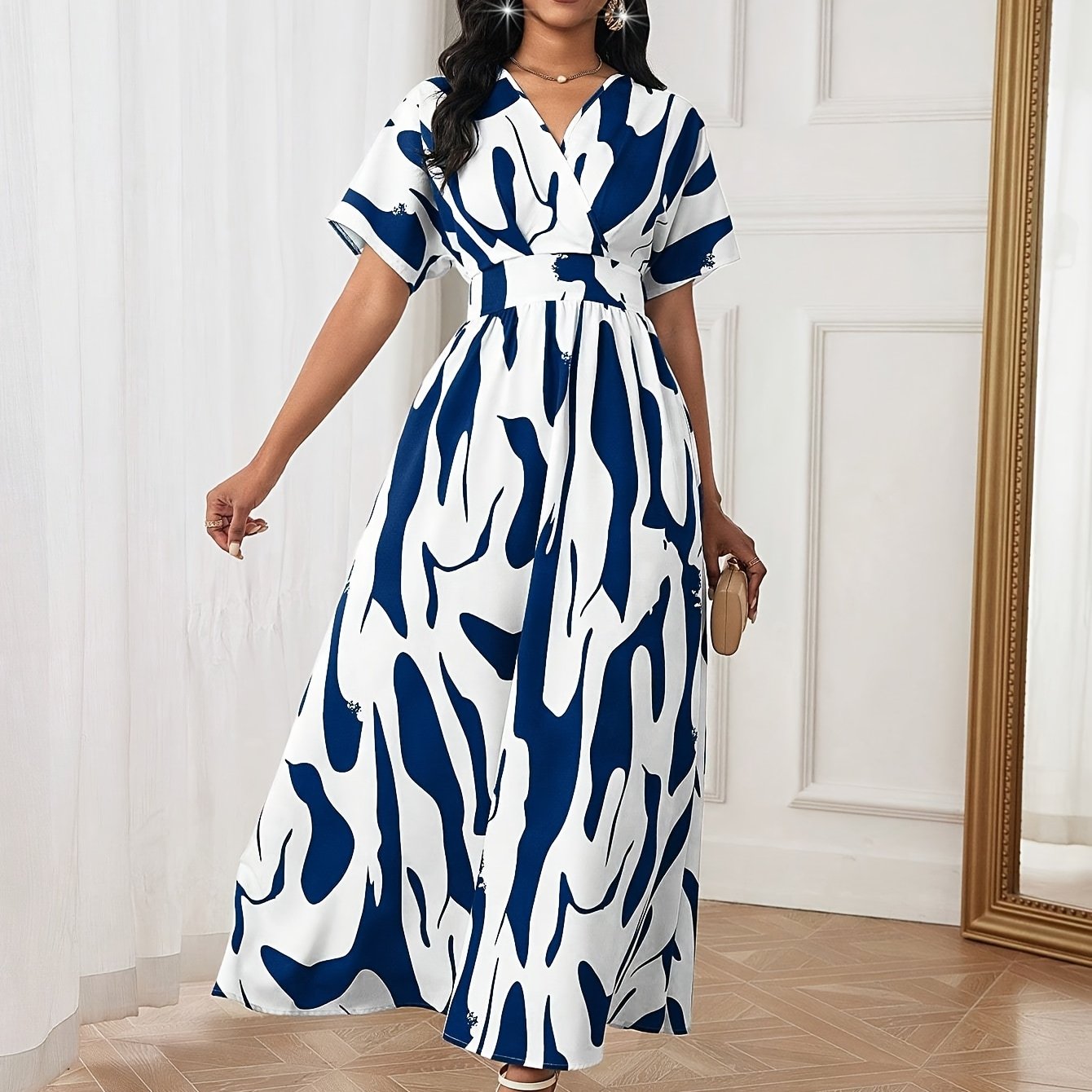 Rang blokli, siqilgan belbog‘li A-chiziqli kiyim, V-shakllı bo‘yin va qisqa qo‘llar bilan yoz uchun