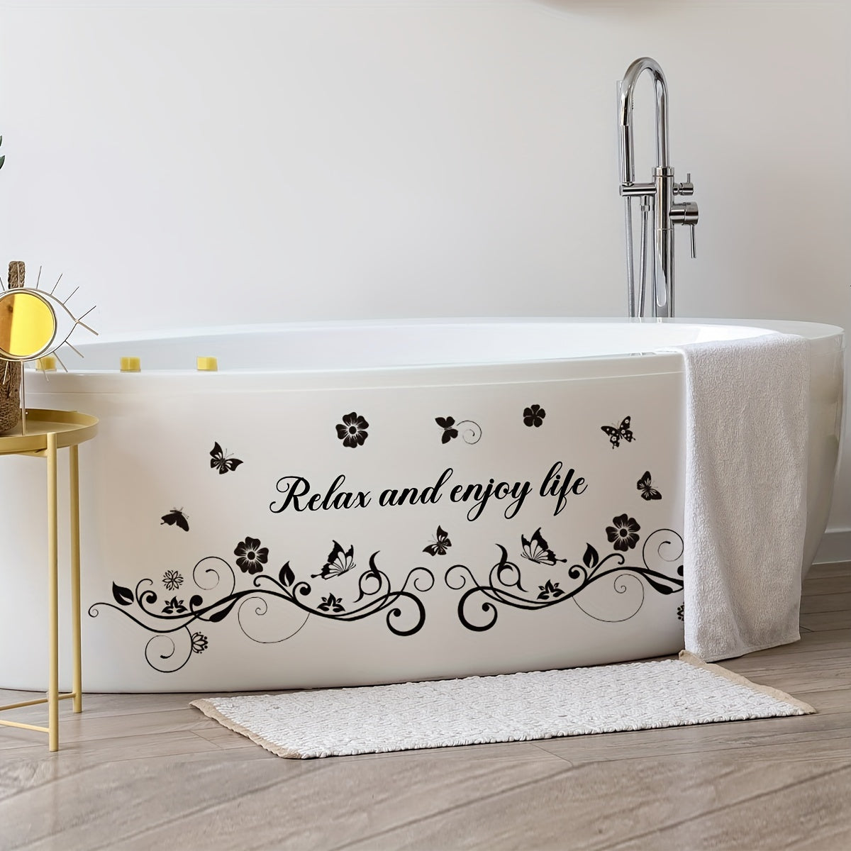 Adhesivo de pared para baño con diseño floral y mariposas, vinilo resistente al agua para una decoración relajante en el baño