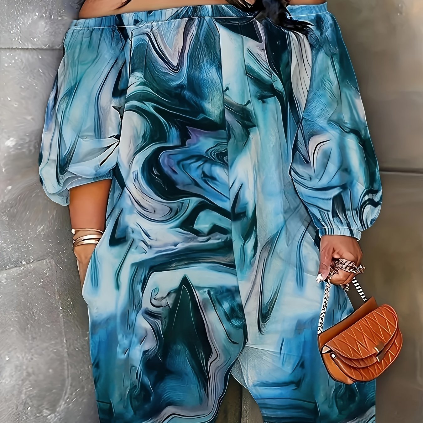 Mono de verano casual para mujer de talla grande con escote en los hombros y estampado abstracto en color beige de poliéster