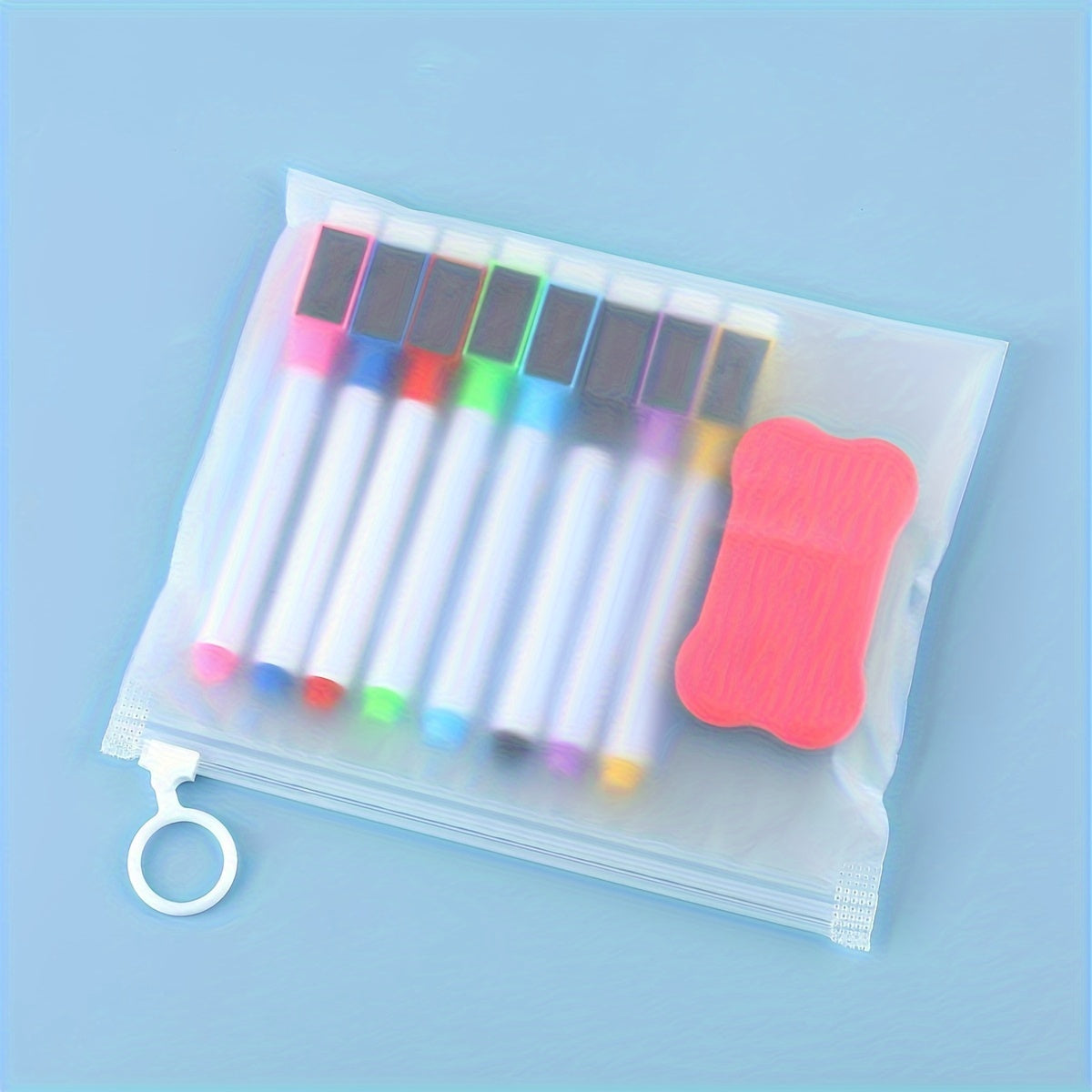 8 ta chizishdan tozalash mumkin bo'lgan oq dosh penalar to'plami, tasodifiy ranglar. Oson ishlatiladigan o'chirgich va magnit markerlar kiradi. Ofis jihozlari uchun ideal.