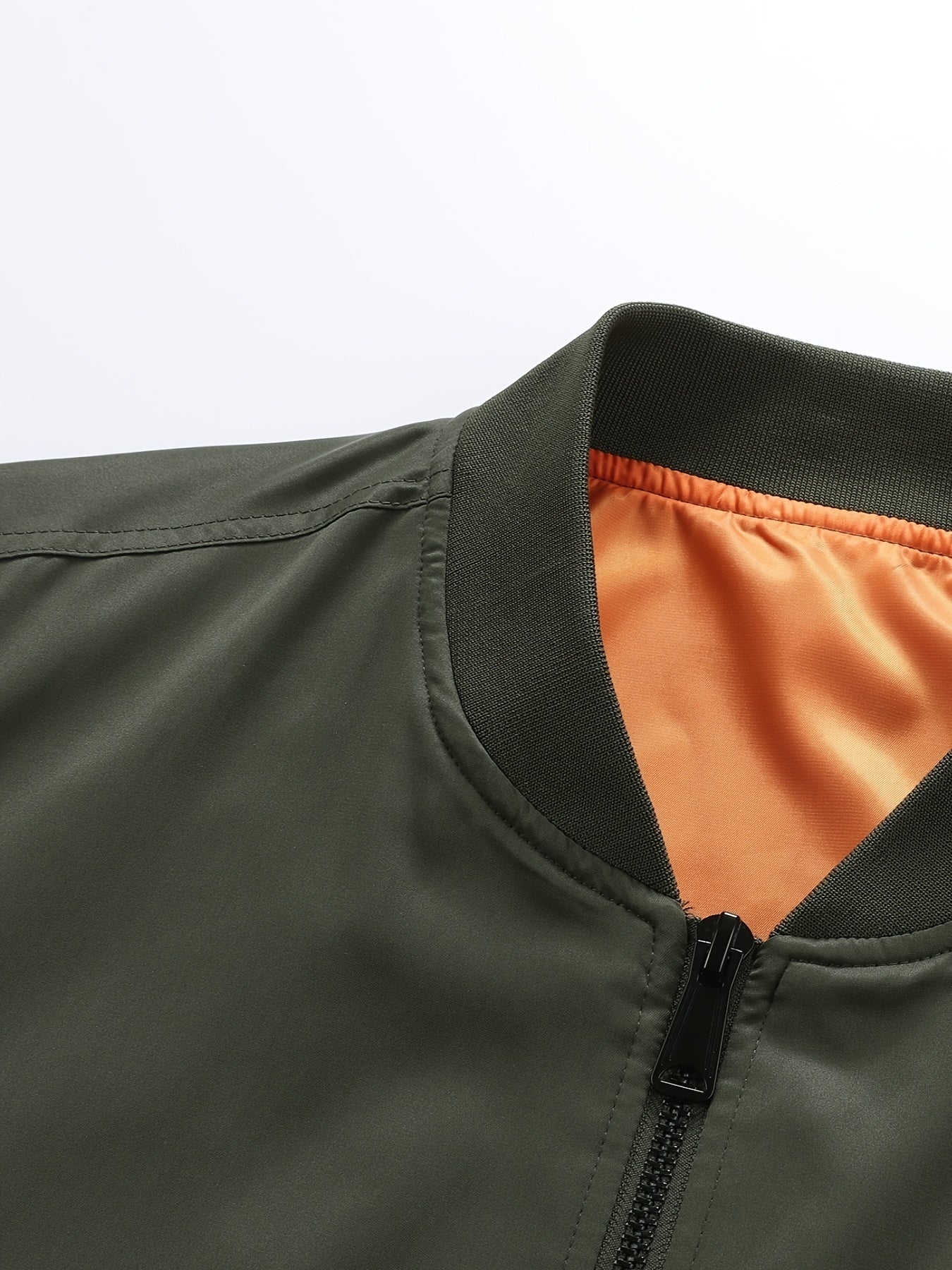 Erkaklar uchun plussiz shamol o'tkazmaydigan kurtka, zip yopilishi va beysbol yelkasiga ega