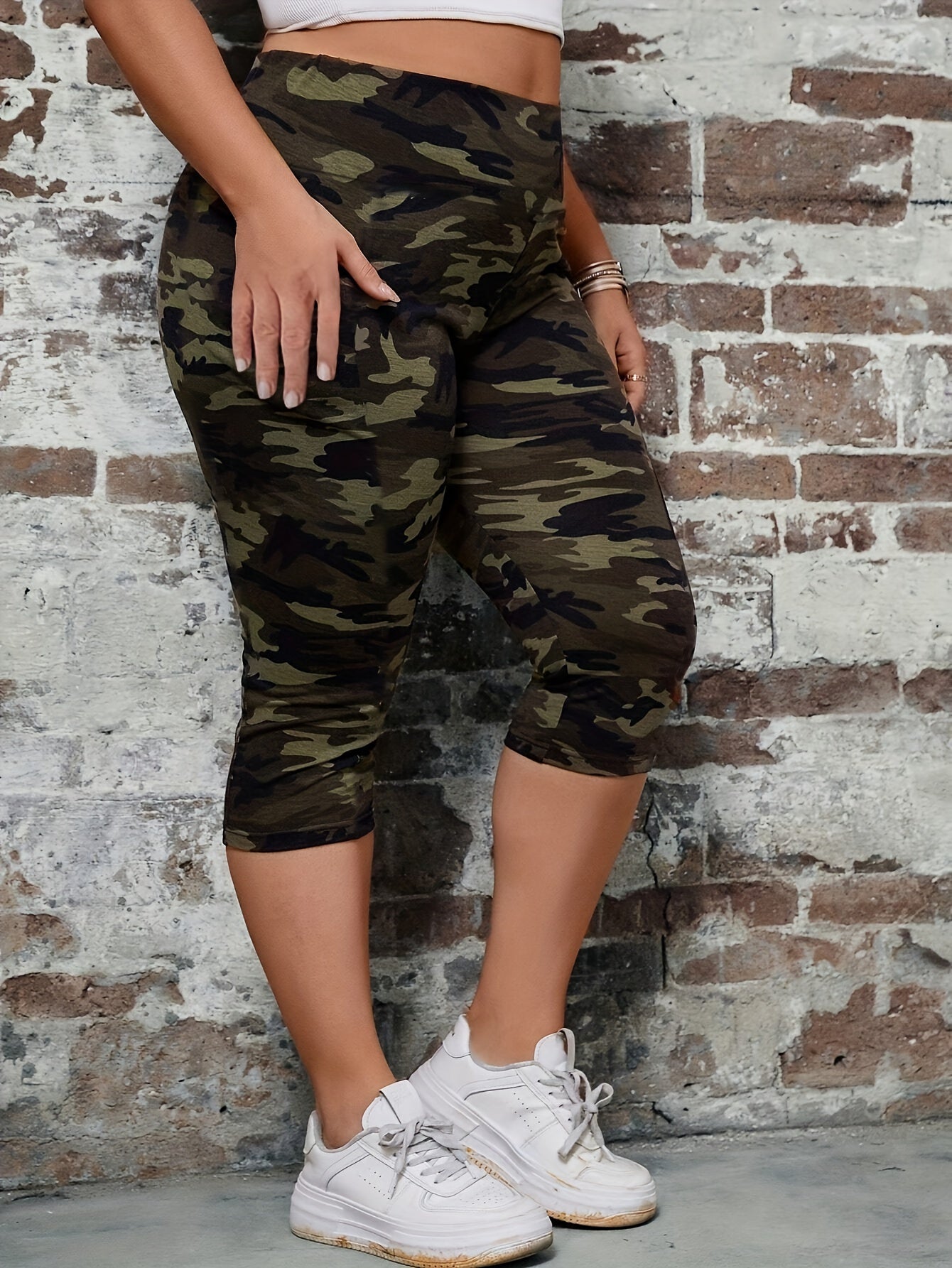 Women's Camo Print Bermuda Capri Leggings Polyester Knit Medium Stretch All-Season