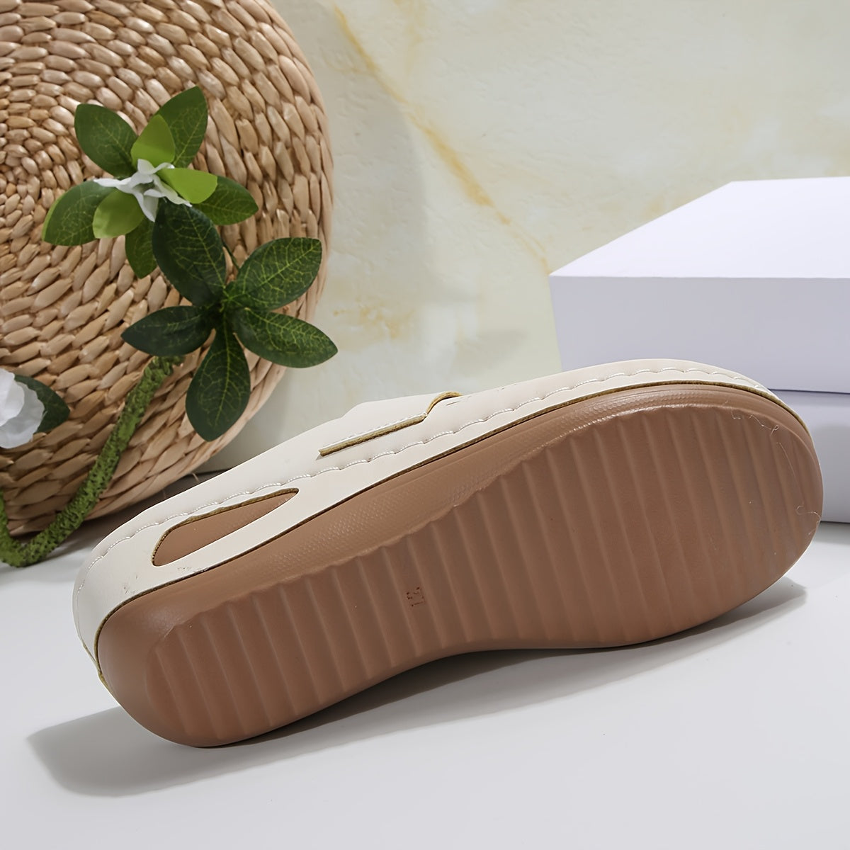 Women’s Summer Slide Sandals Lightweight Breathable Closed Toe Mules