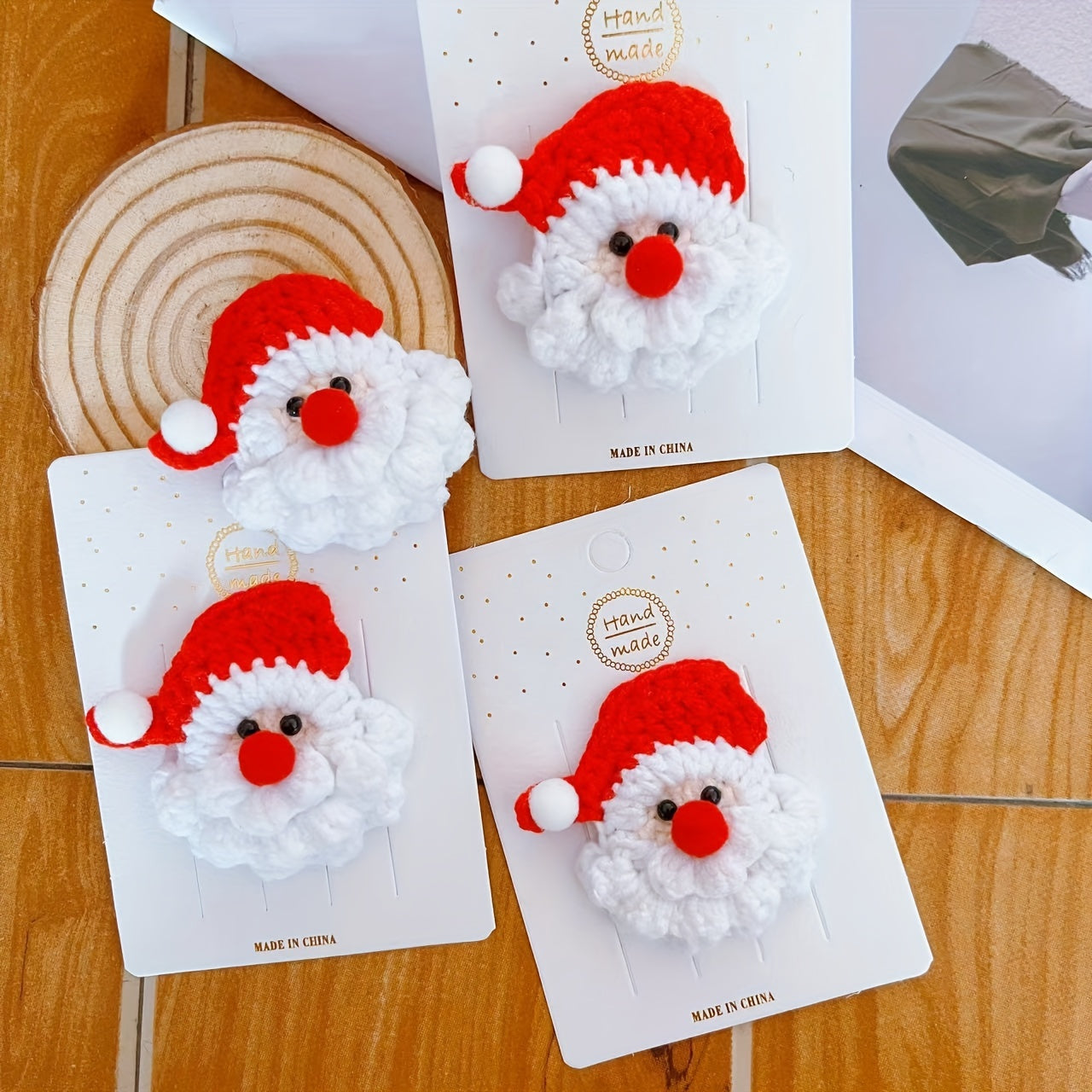 Qo'llar bilan to'qilgan Santa Claus brosh pin bayramyilgi Rojdestvo aksessuari ayollar uchun