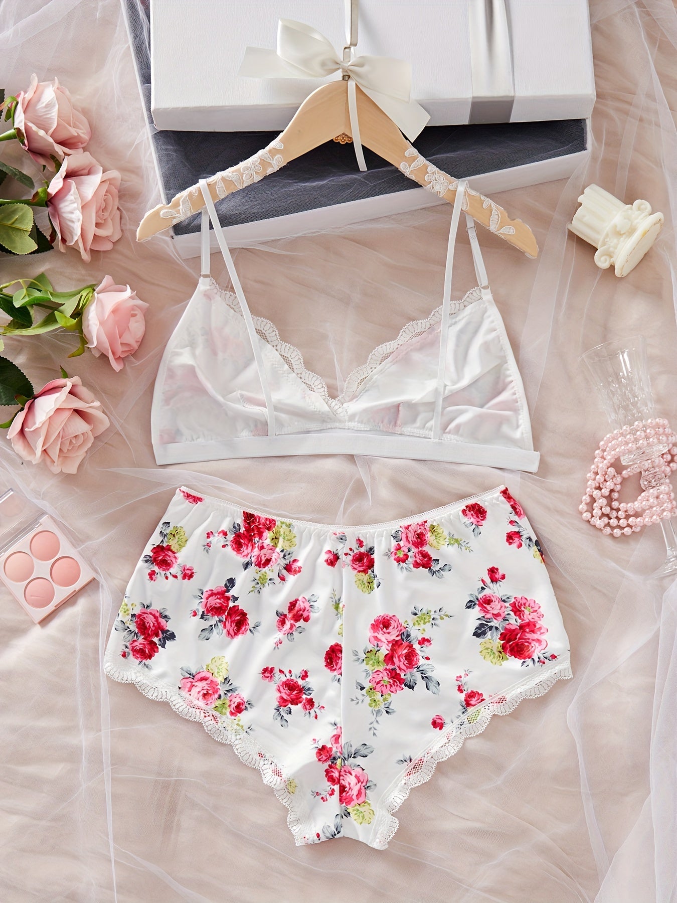 Floral Print Lingerie Set with Lace Details Knit Fabric Elastane Lining