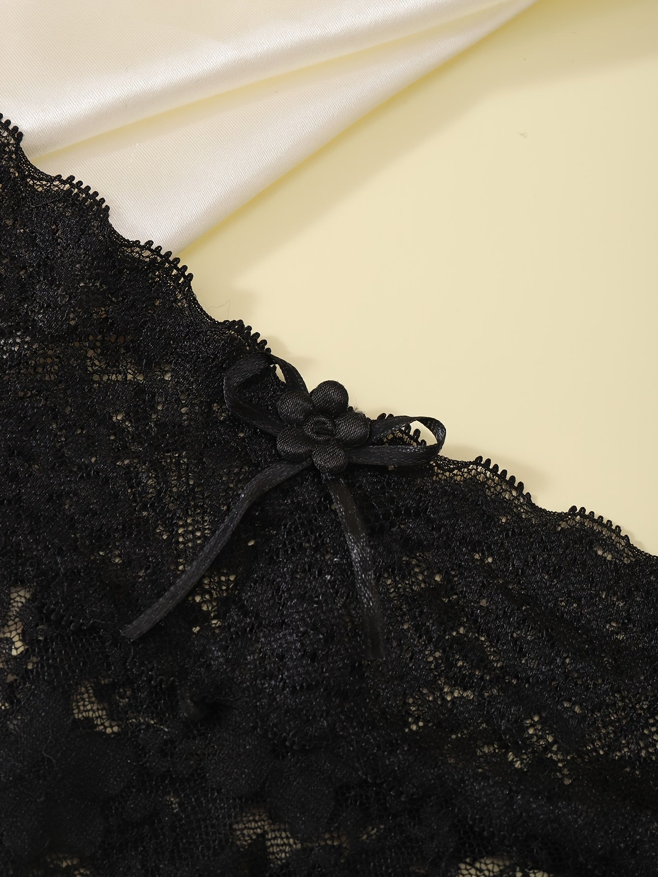 Women's Floral Lace Thong Panties Low-Rise Seamless Nylon Underwear