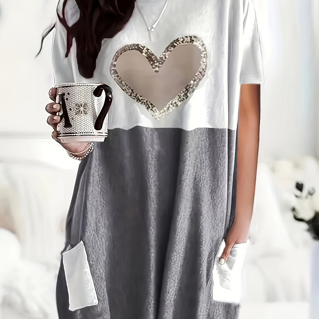 Plus Size Women's Heart Print Casual T-Shirt with Color Block Hem