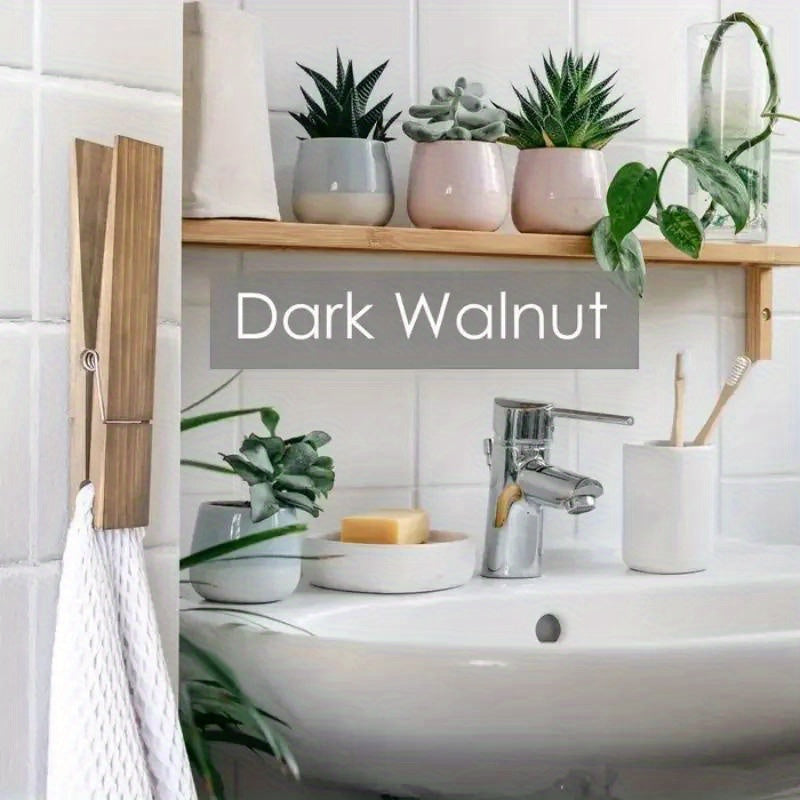 Estante de toallas de madera montado en la pared con clips grandes para almacenamiento en el baño