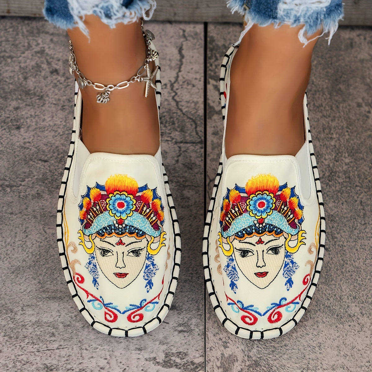 Women's Embroidered Canvas Flats Lightweight Soft Sole Walking Shoes