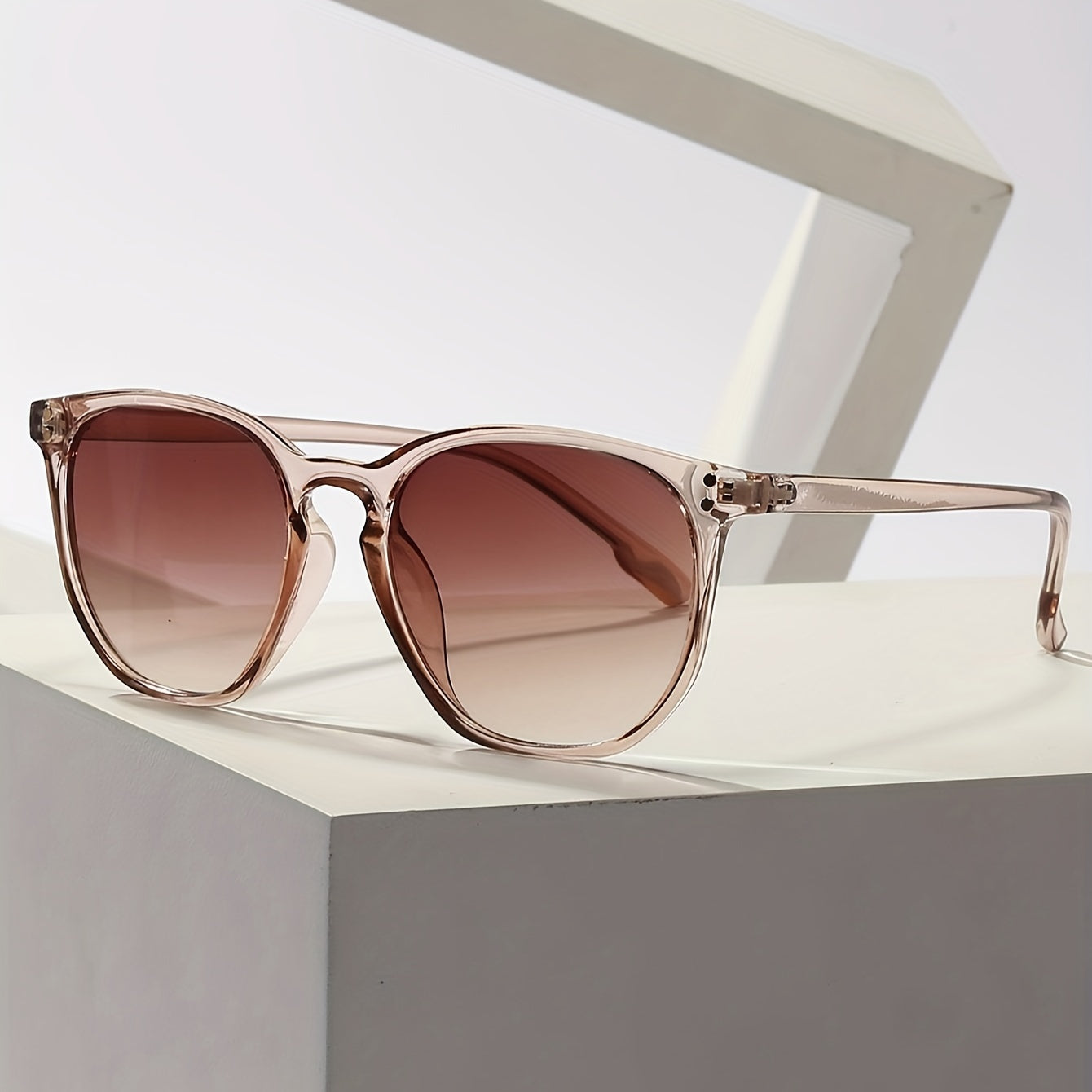 Retro Polygonal Fashion Glasses with Gradient Lenses for Sports and Urban Wear