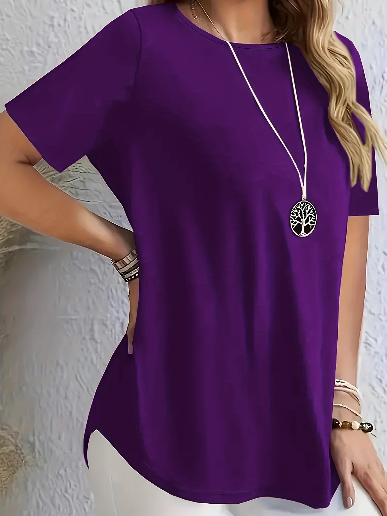 Plus o'lchamli uzun ko'ylakli ayollar uchun polyester zaytun yashil kruj bo'yinli futbolka