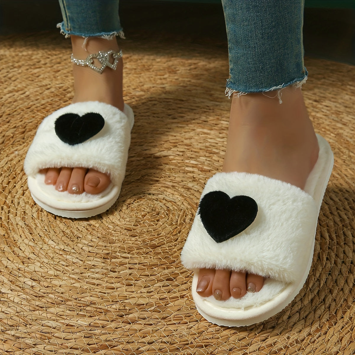 Women's Fleece-Lined Winter Slippers Non-Slip EVA Sole Heart Pattern Indoor House Shoes Black Pink