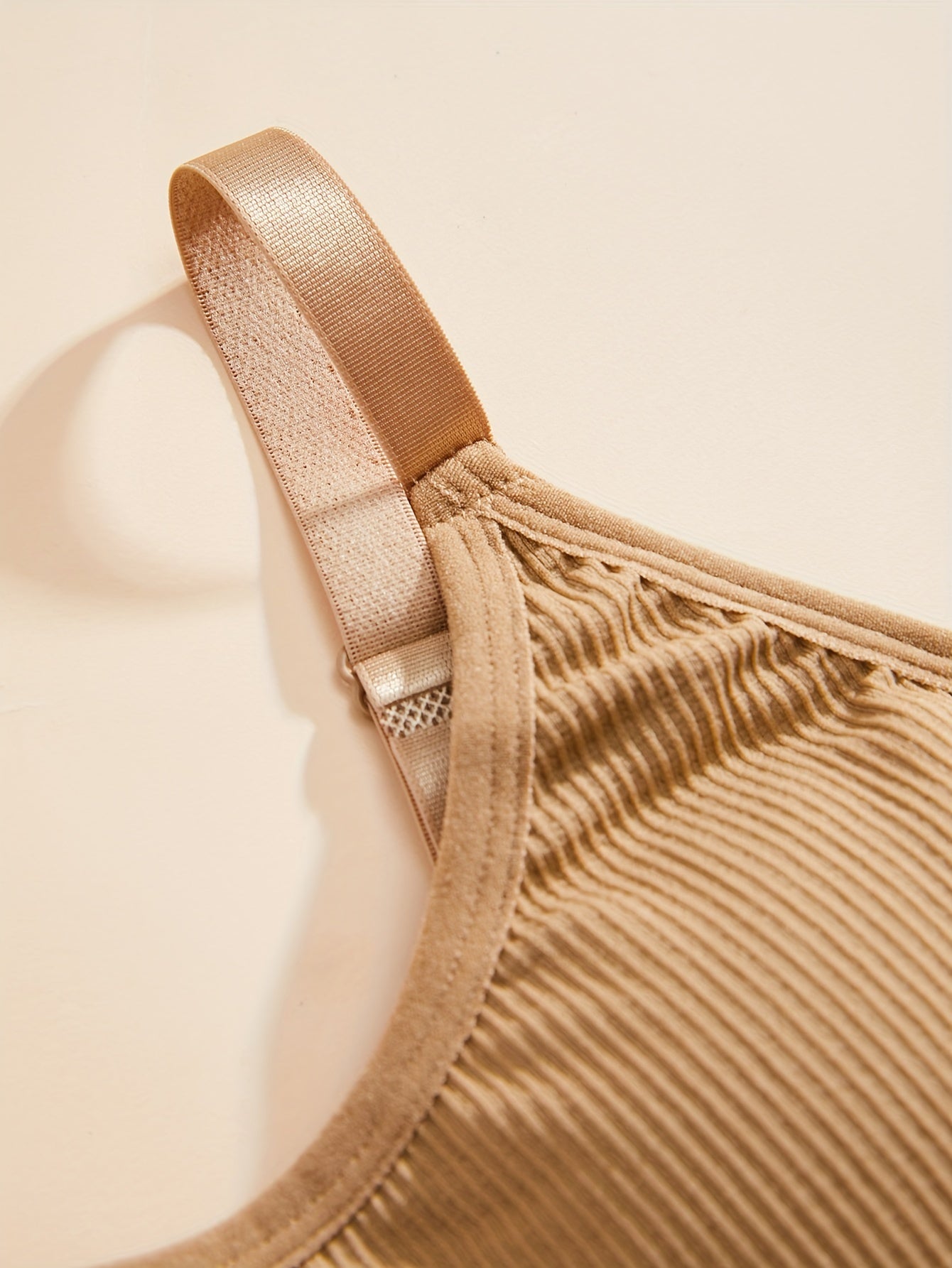 Six-Color Sports Suit for Men with Breathable Fabric and Comfortable Fit