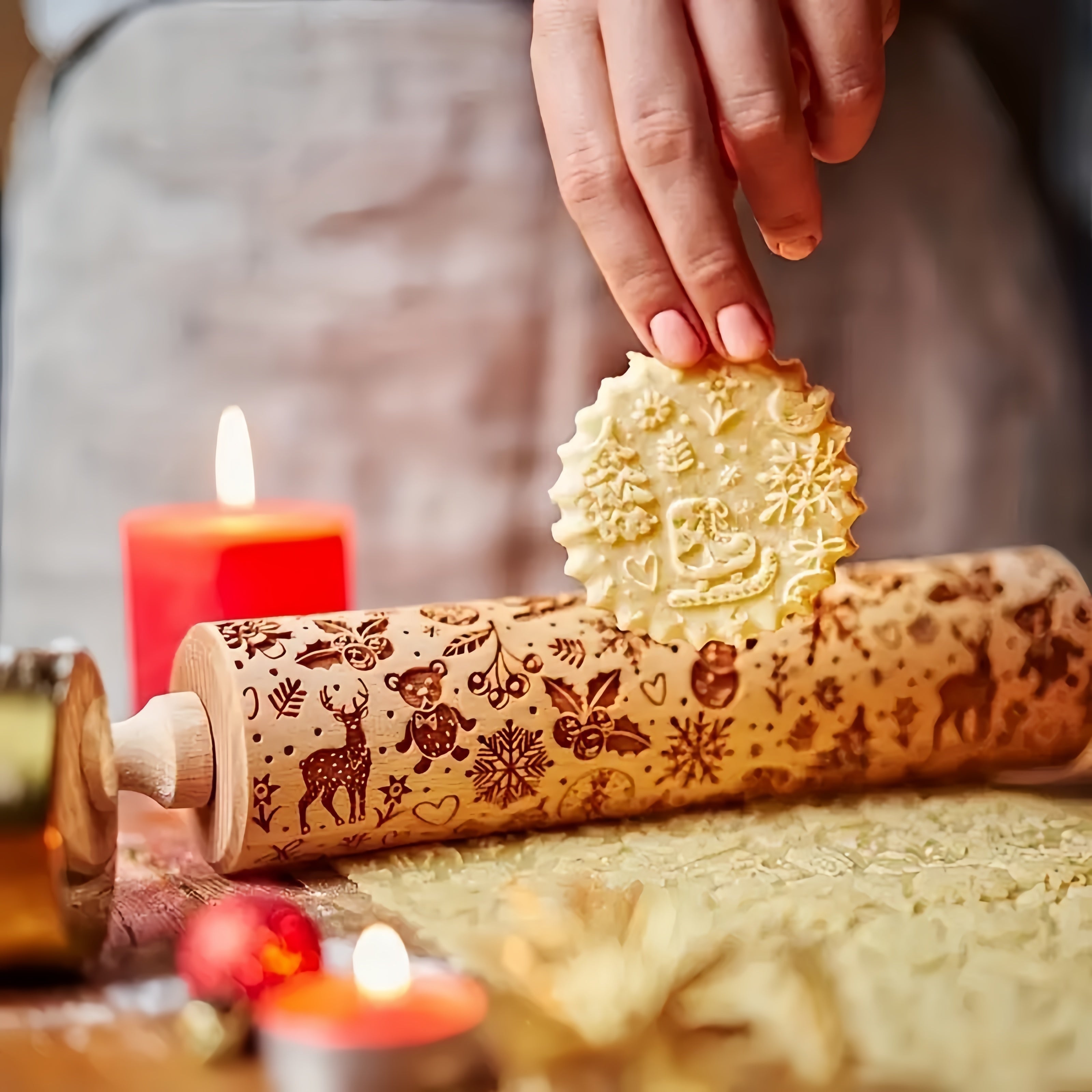 Wooden Rolling Pin with Festive Patterns for Holiday Baking and Crafts 34.8cm