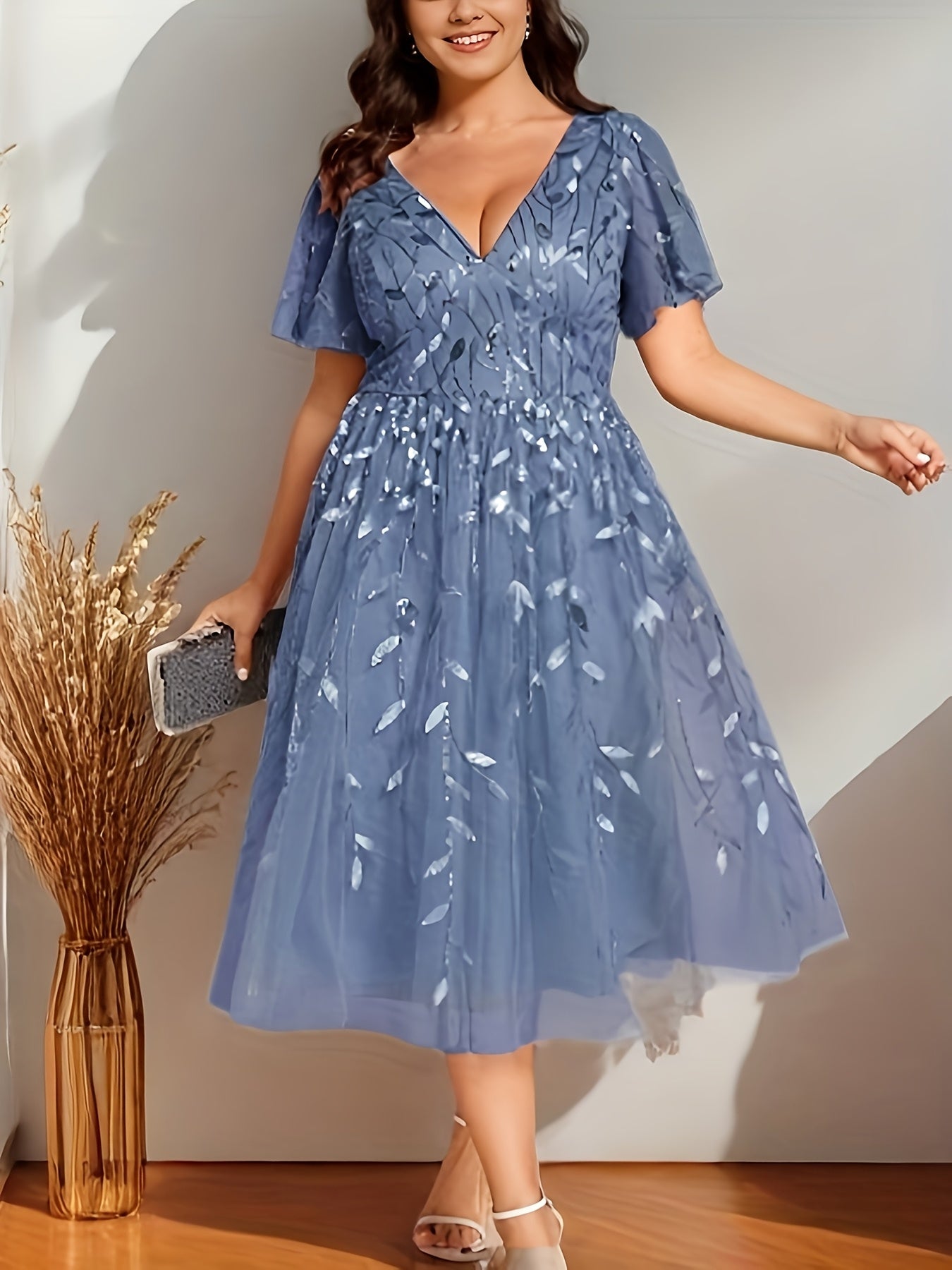 Vestido de talla grande con escote en V, mangas cortas y falda de tul, azul claro para eventos formales