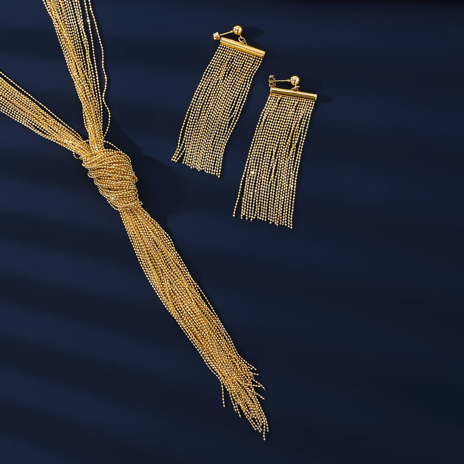 Luks uslubidagi Hip-Hop uslubidagi zargarlik to'plami 18K qimmatbaho oltin qoplangan misdan tayyorlangan tassel taqinak, marjon, uzuk, bilaguzuk va ayollar uchun sirg'a