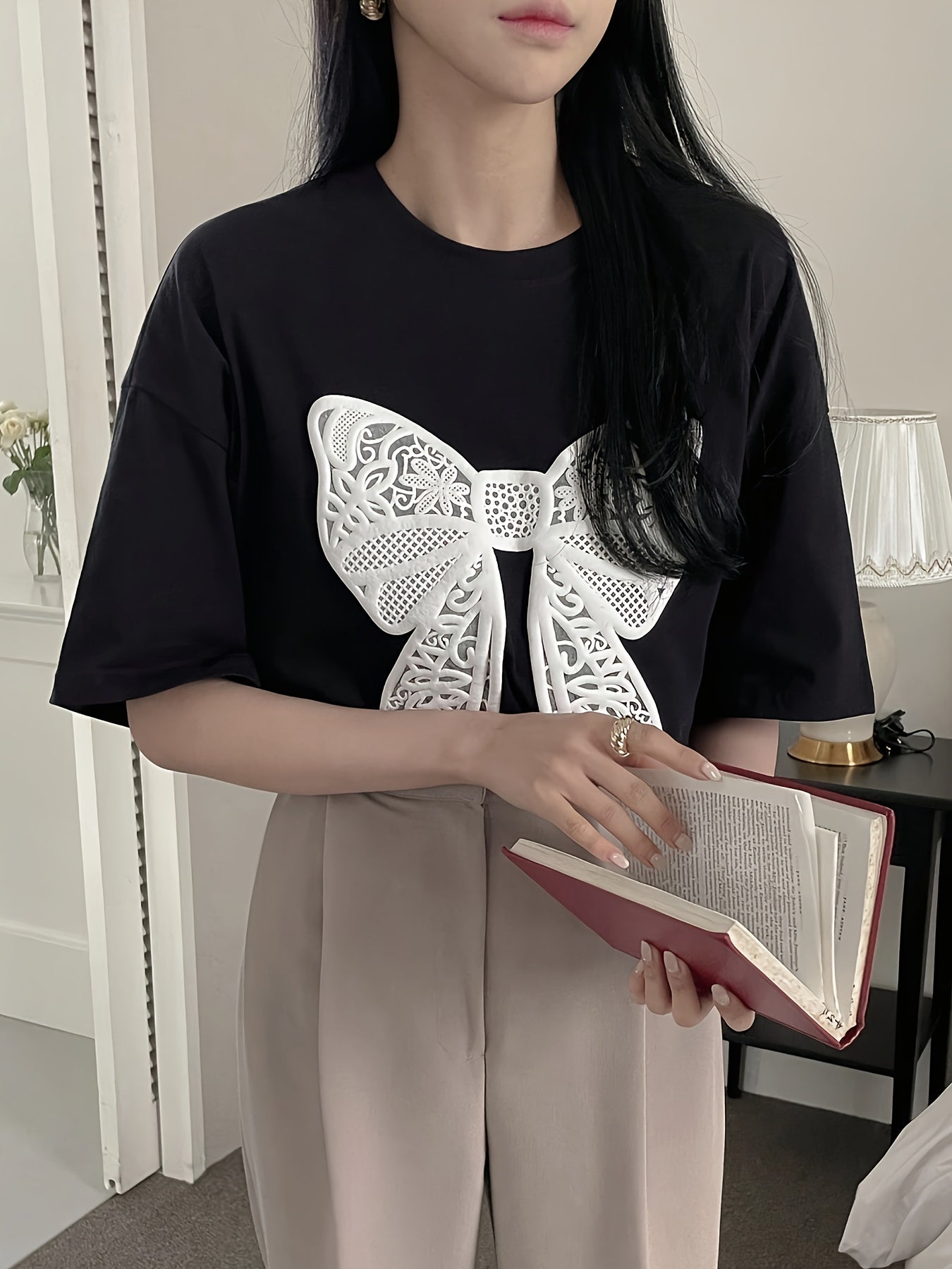 Women's Casual Crew Neck T-Shirt with Lace Bow Pattern for Spring Summer