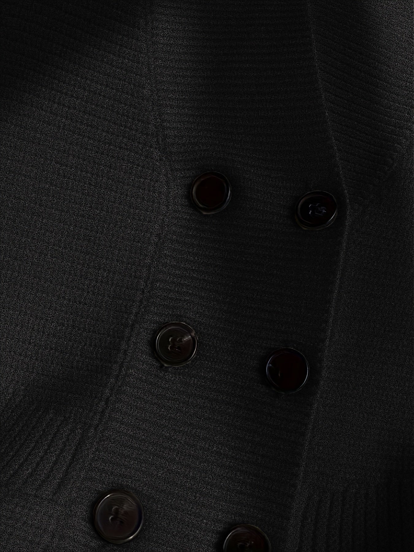 Qattiq rangdagi zamonaviy V-shaklidagi kardigan, qalin to'qima, keng kesim, issiq viskoza/poliester aralashmasi. Kuz/qish uchun ideal.