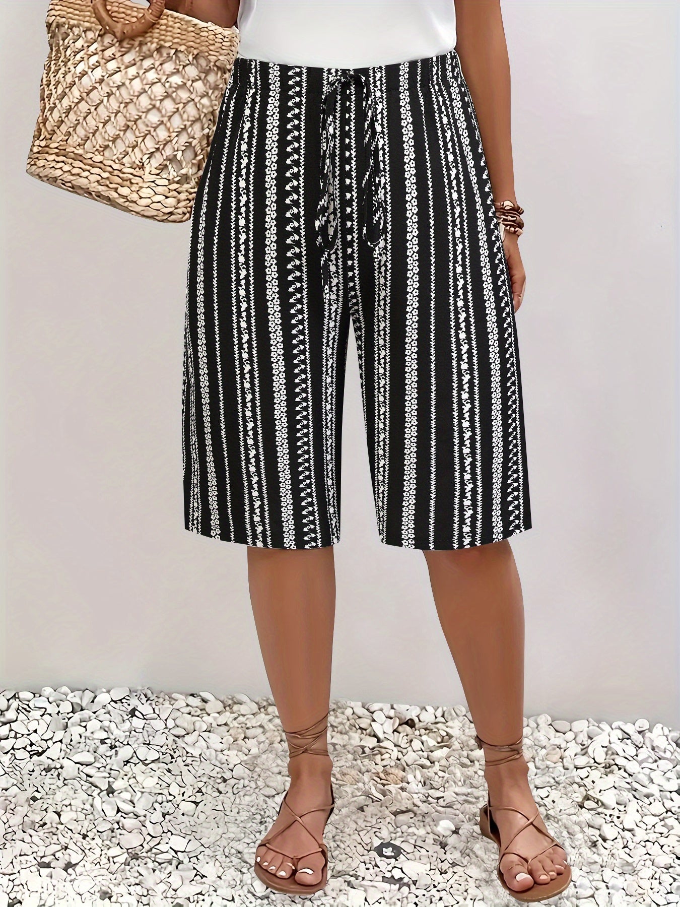 Шорты для женщин больших размеров с черно-белым геометрическим принтом, повседневные, средней длины