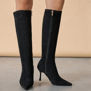 Женские черные бархатные ботфорты на шпильке с заостренным носком и молнией