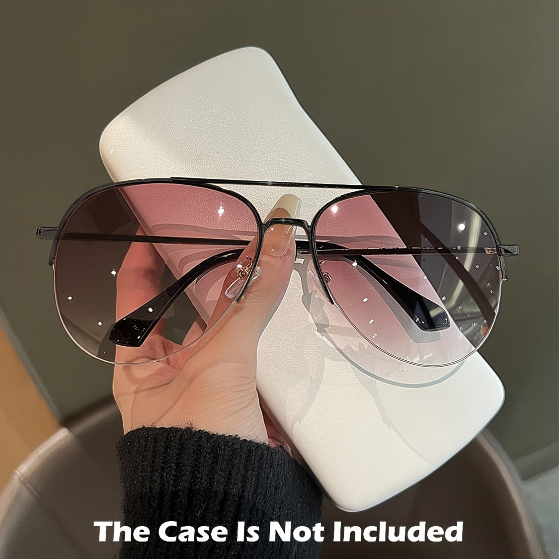 Классические очки с тонированными линзами и металлической рамкой для женщин и мужчин.