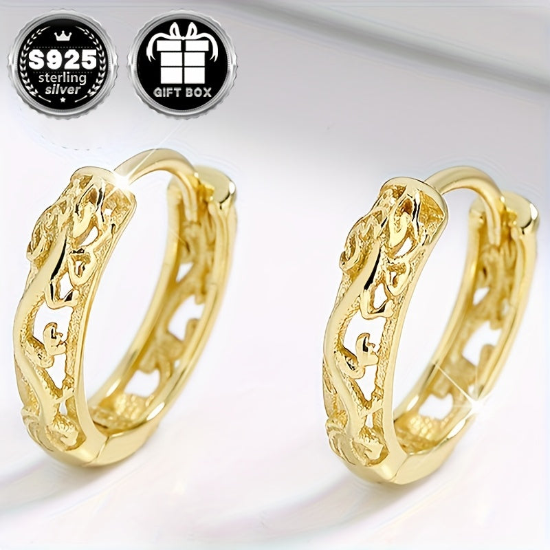 "Ajdaho Zodiak Teksturalangan Halqa Sirg'alar, Gippoallergen S925 Sterling Kumushdan tayyorlangan, Bo'sh dizayni bilan san'atkorona etnik Xitoy totemini o'z ichiga oladi. Uniseks uslubi, 2.9g/0.1oz og'irlikdagi yengil quloq zargarligi."