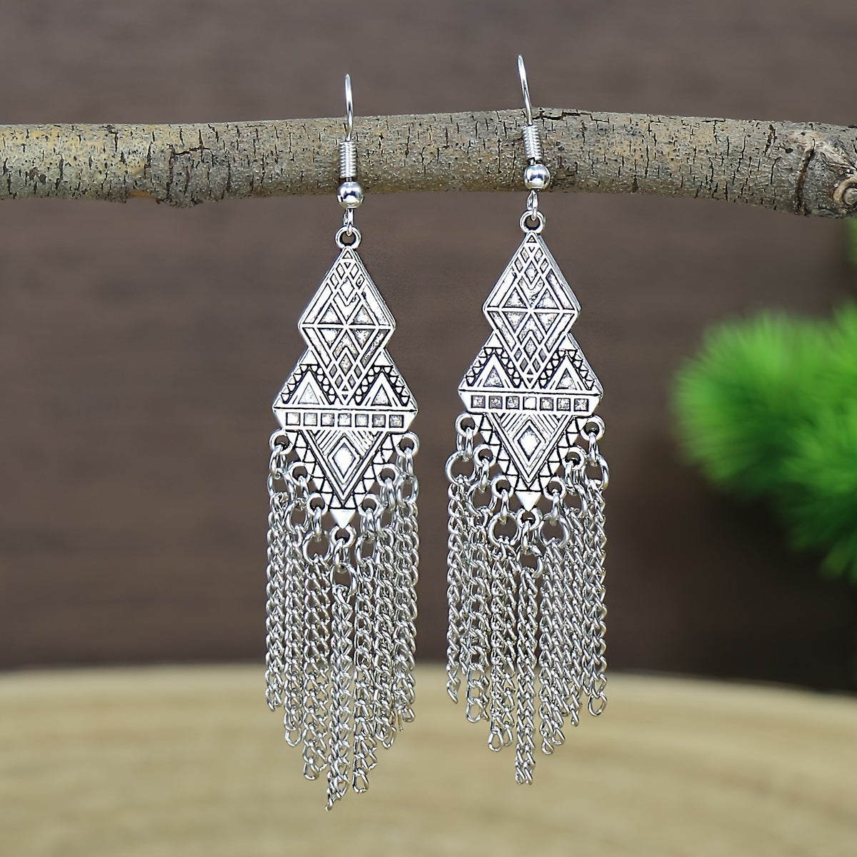 Ayollar etnik uslubdagi zargarlik to'plami, geometrik taqinchoq va tassel sirg'alar bilan