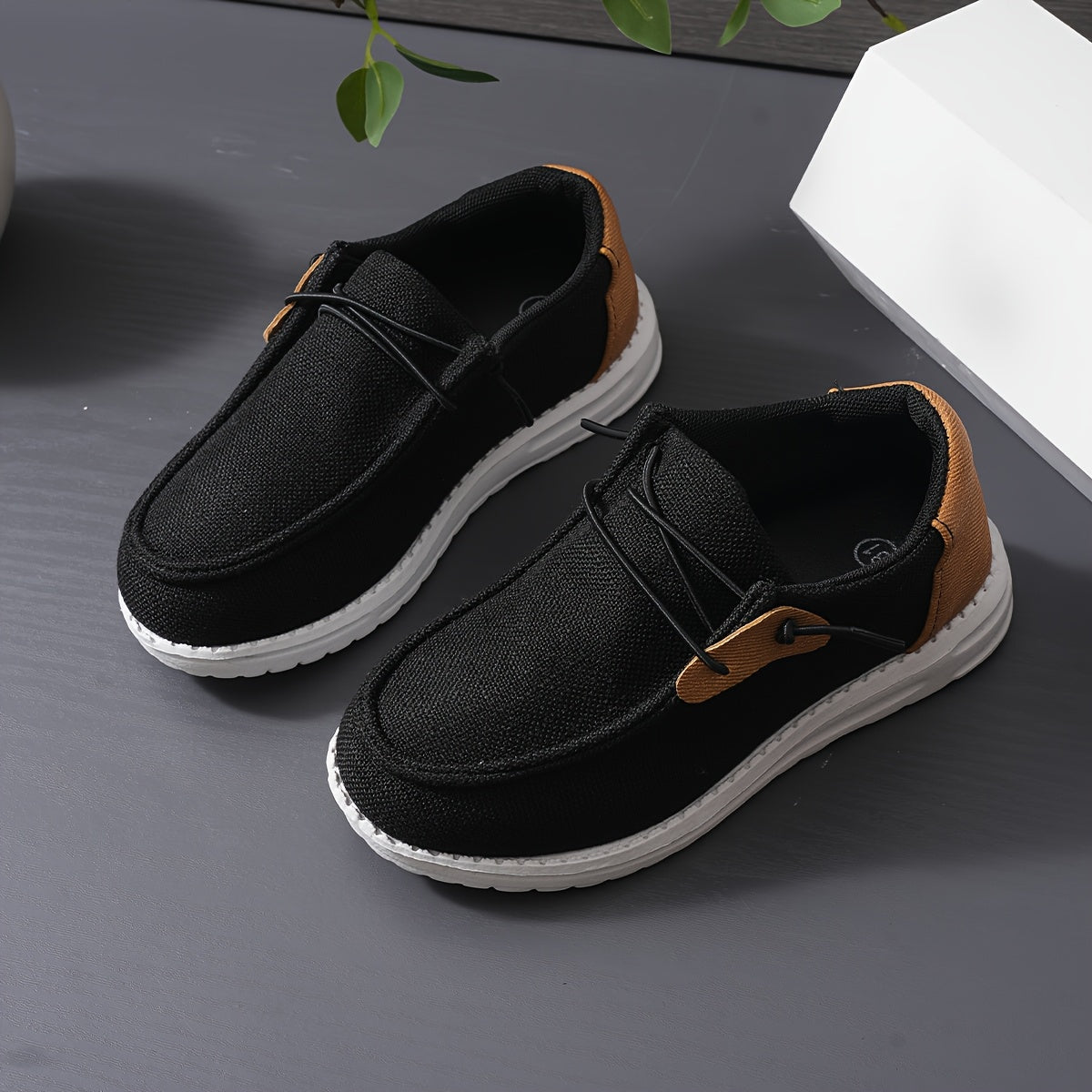 Boys Canvas Sneakers Low Top Breathable Lightweight Outdoor Casual Shoes