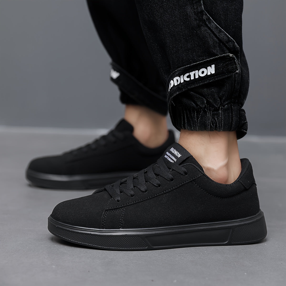 Men's Low Top Lace Up Skate Shoes Non Slip Durable Casual Sneakers for Outdoor Activities