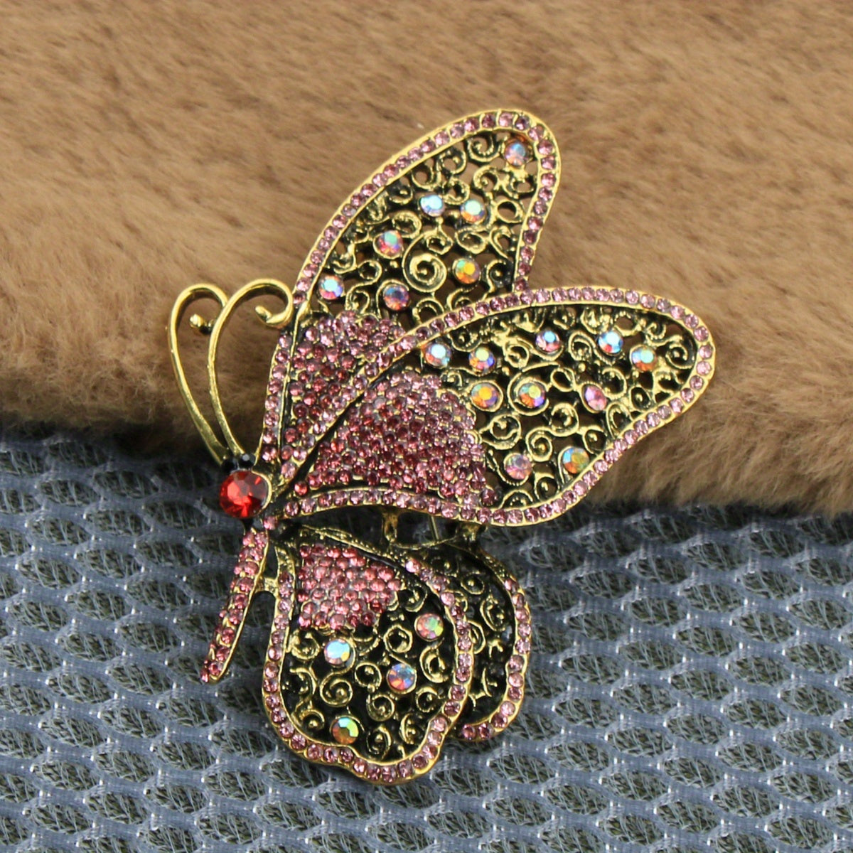 Vintage Butterfly Brooch Pin for Women Elegant Animal Corsage Jewelry