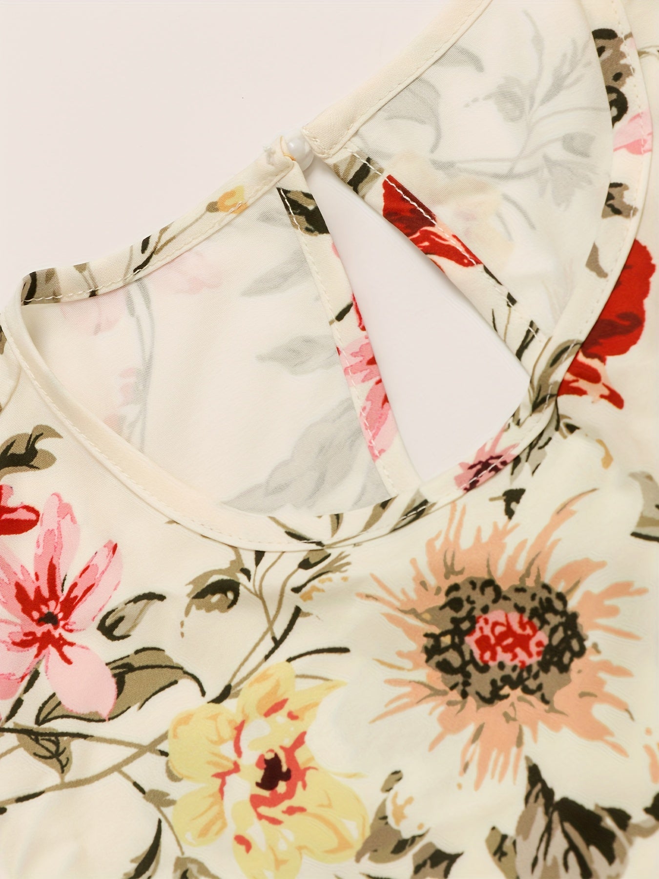 Gul naqshli, yarim yengli, elegant crew neck ko'ylak, bahor va yoz uchun mukammal. Ayollar kiyimlari.