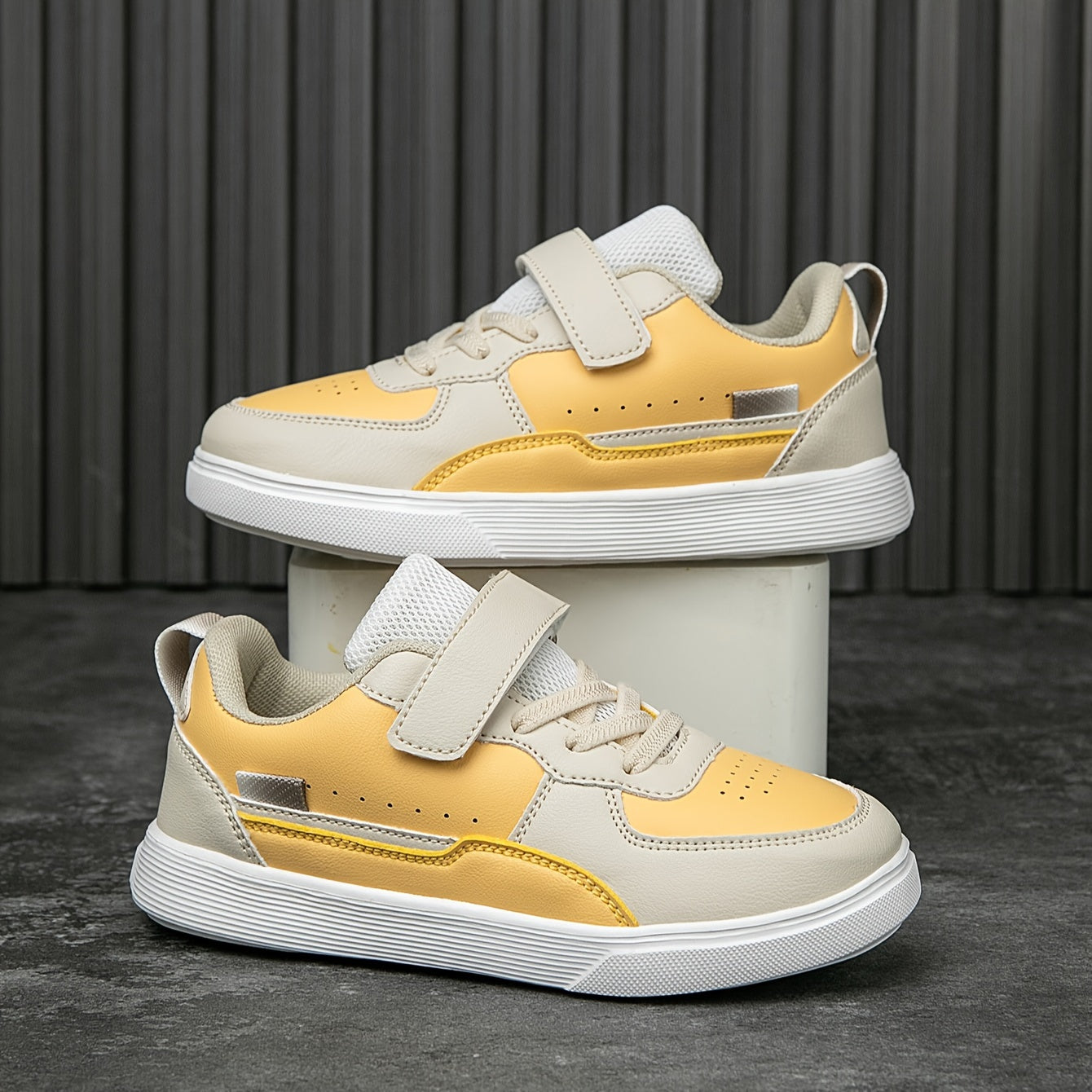 Ichki va tashqi foydalanish uchun ideal bo'lgan ko'p funksiyali krossovkalar, tasodifiy yugurish dizayni bilan. Bog'ichlar bilan kiyish oson, yengil, havo o'tkazuvchi va qulay. Zamonaviy yangi kelishlar.