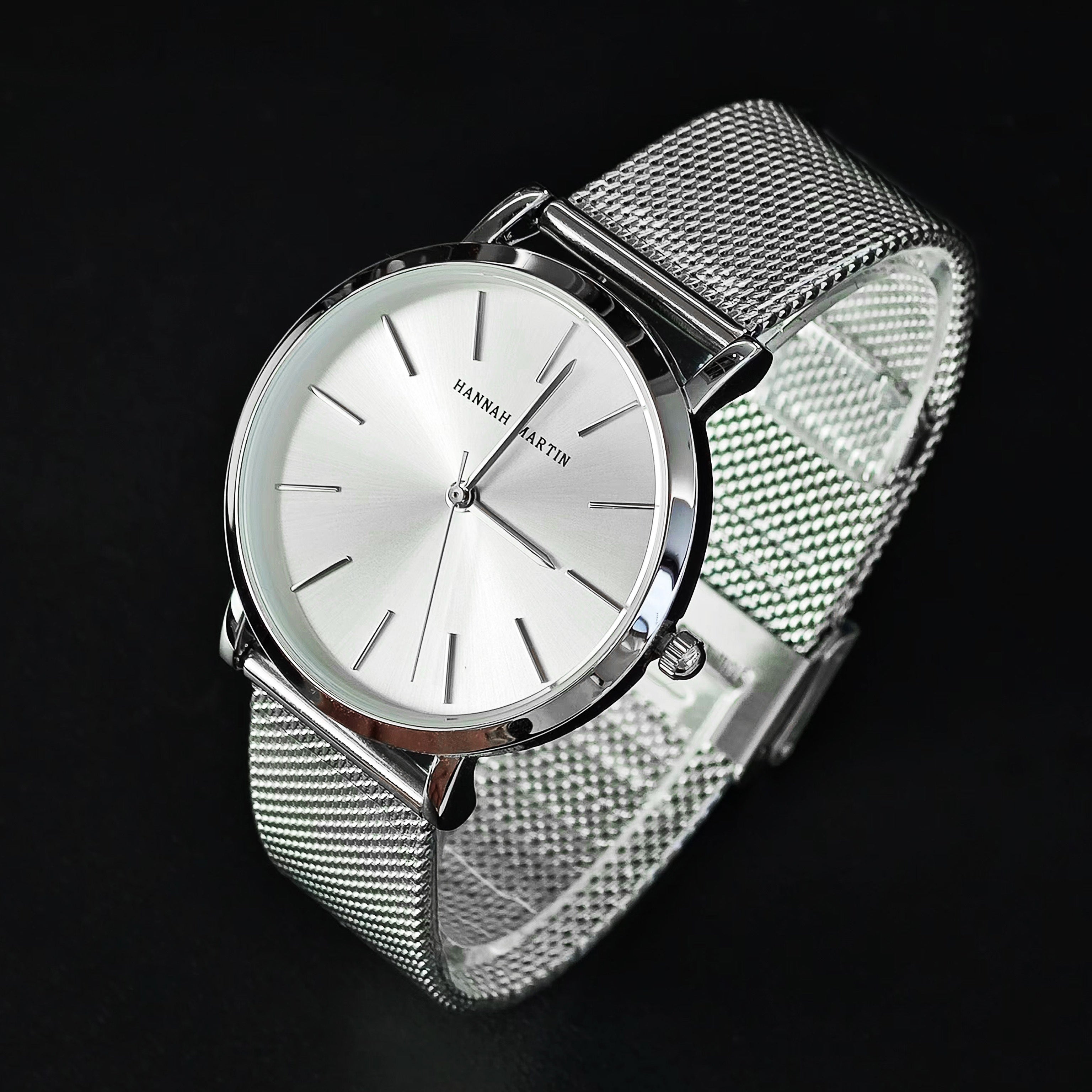 Women's Light Luxury Watch with Elegant Design and Precise Movement
