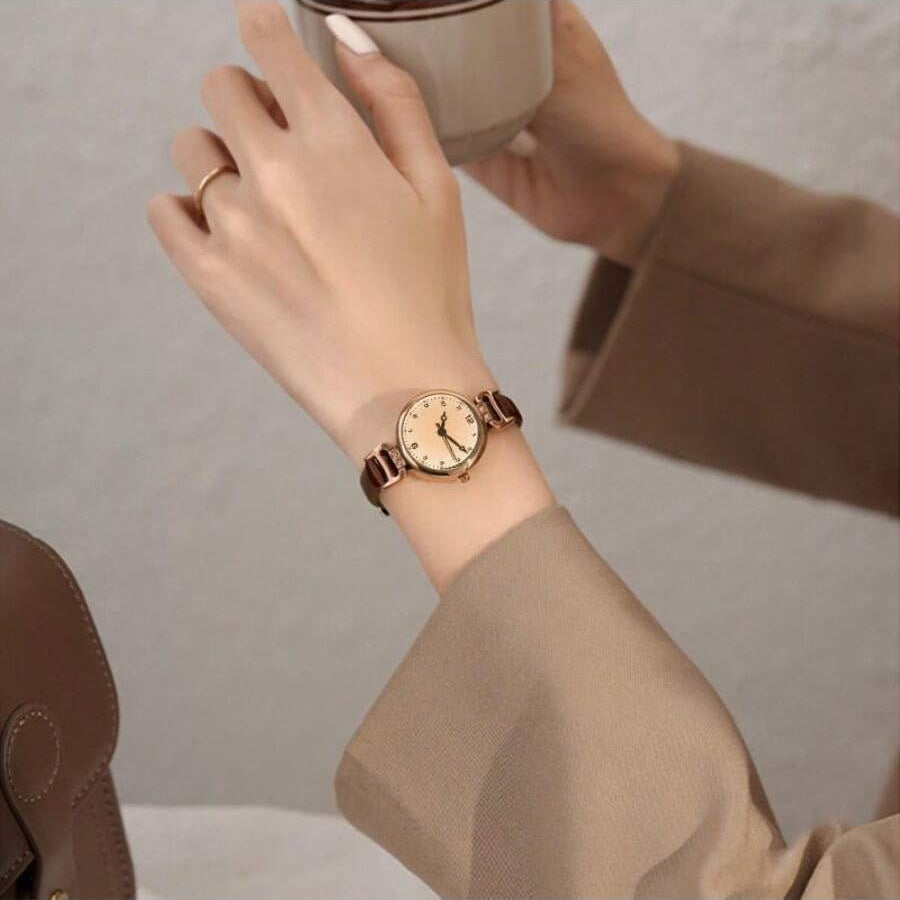 Women's Vintage-Inspired Quartz Watch with Synthetic Leather Strap Alloy Case Non-Waterproof