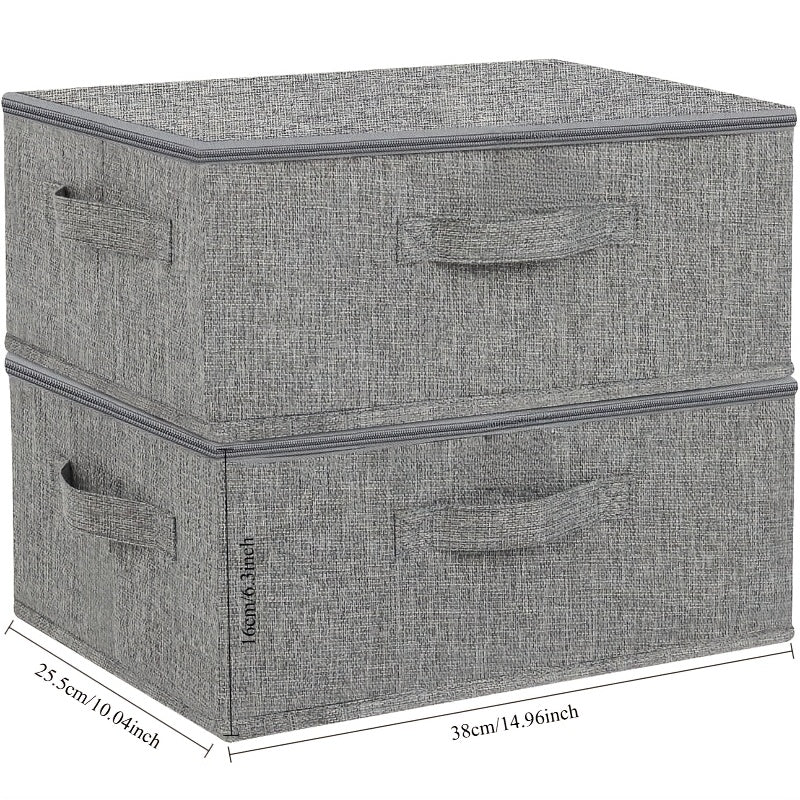 Ikkita katta sig'imli, qopqoq va tutqichlari bo'lgan egiluvchan mato saqlash qutilari kiyimlar, o'yinchoqlar va fotosuratlar uchun. Shkaf, yotoqxona va uyda foydalanish uchun ideal.