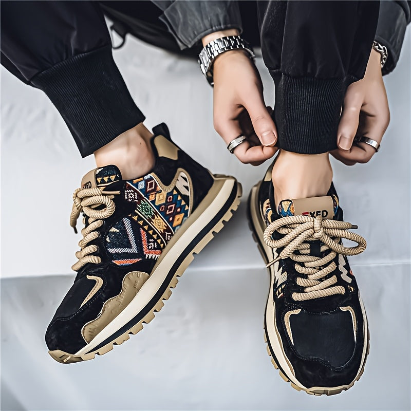 Erkaklar uchun vintage uslubidagi sport poyabzallari, geometrik plitka va tasodifiy naqsh bilan, bog'ichli dizayn, iliq qishki ichki qismi va PVC taglik, mustahkam, sirpanmaydigan ochiq havoda kiyish uchun.