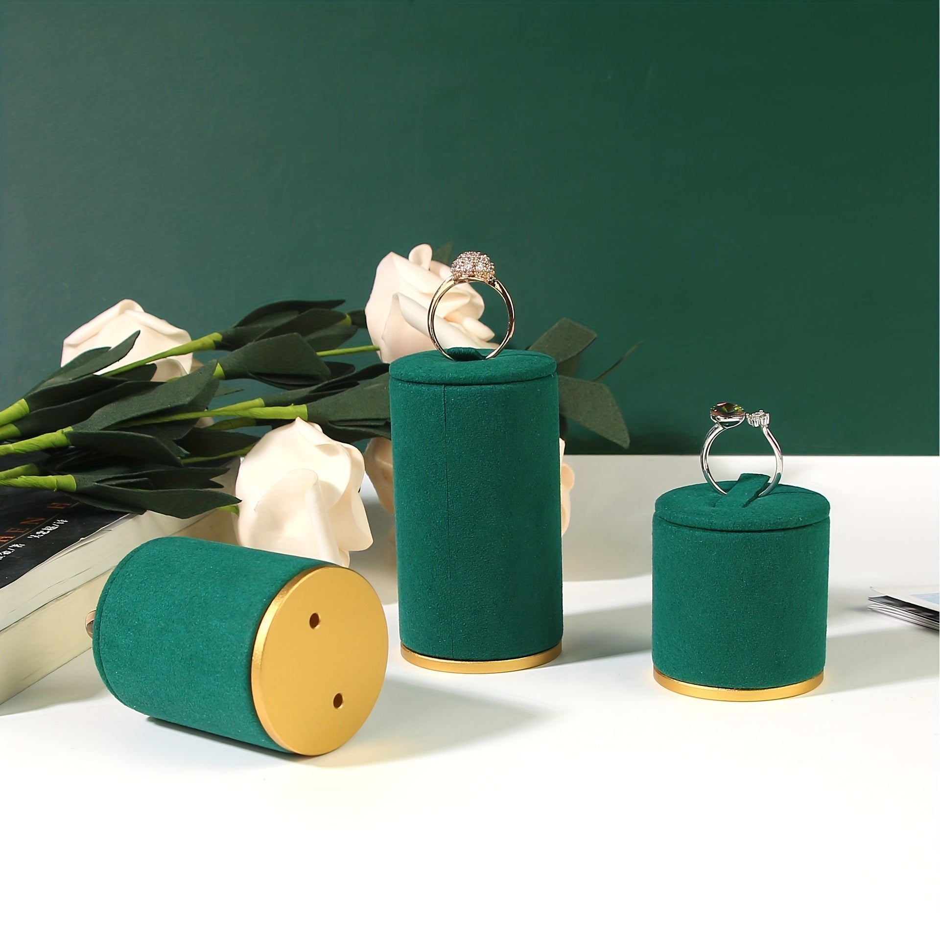 Металлическая подставка для украшений с мягким многоцветным органайзером для колец для демонстрации и хранения