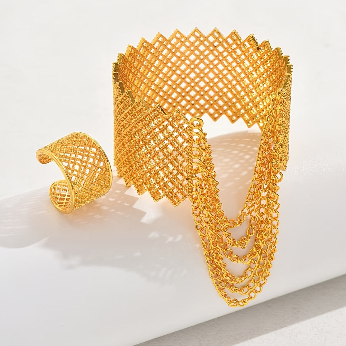 18K oltin qoplamali vintage hashamatli bilaguzuk va uzuk to'plami, nozik O'rta Sharq filigree kelin to'y zargarlik buyumlari, barcha fasllar uchun bo'sh sink qotishmasi bilaguzuk