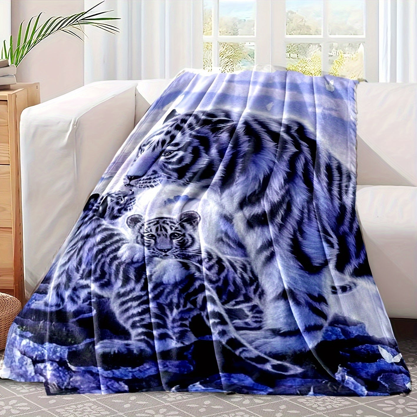 White Tiger Print Flannel Throw Blanket Quilted Soft Stain-Resistant Machine Washable All-Season