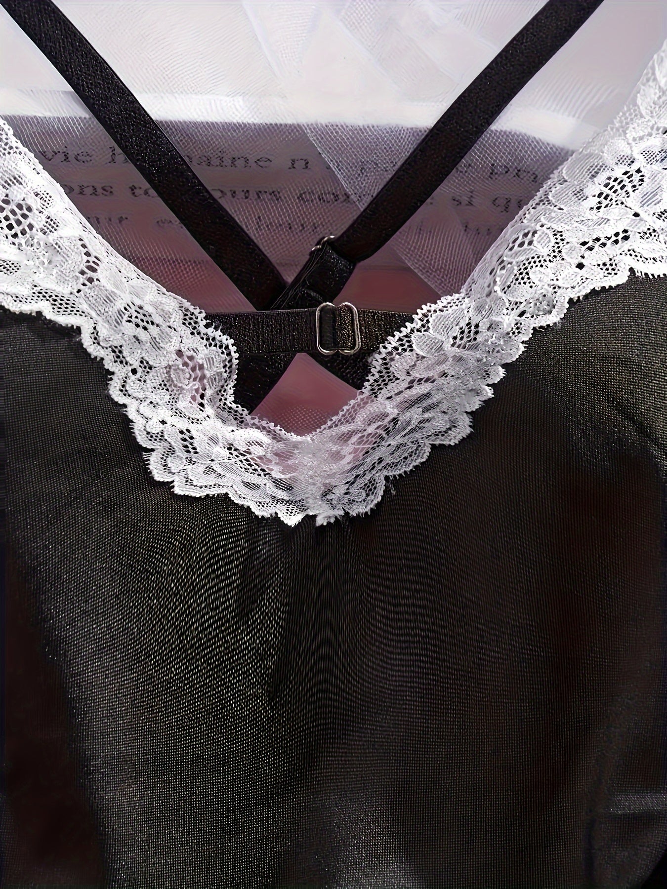 Jozibador to'rt qismli to'plam, xizmatkor formasi, ichki kiyim, oyoq halqalari, marjon va ichki kiyim.