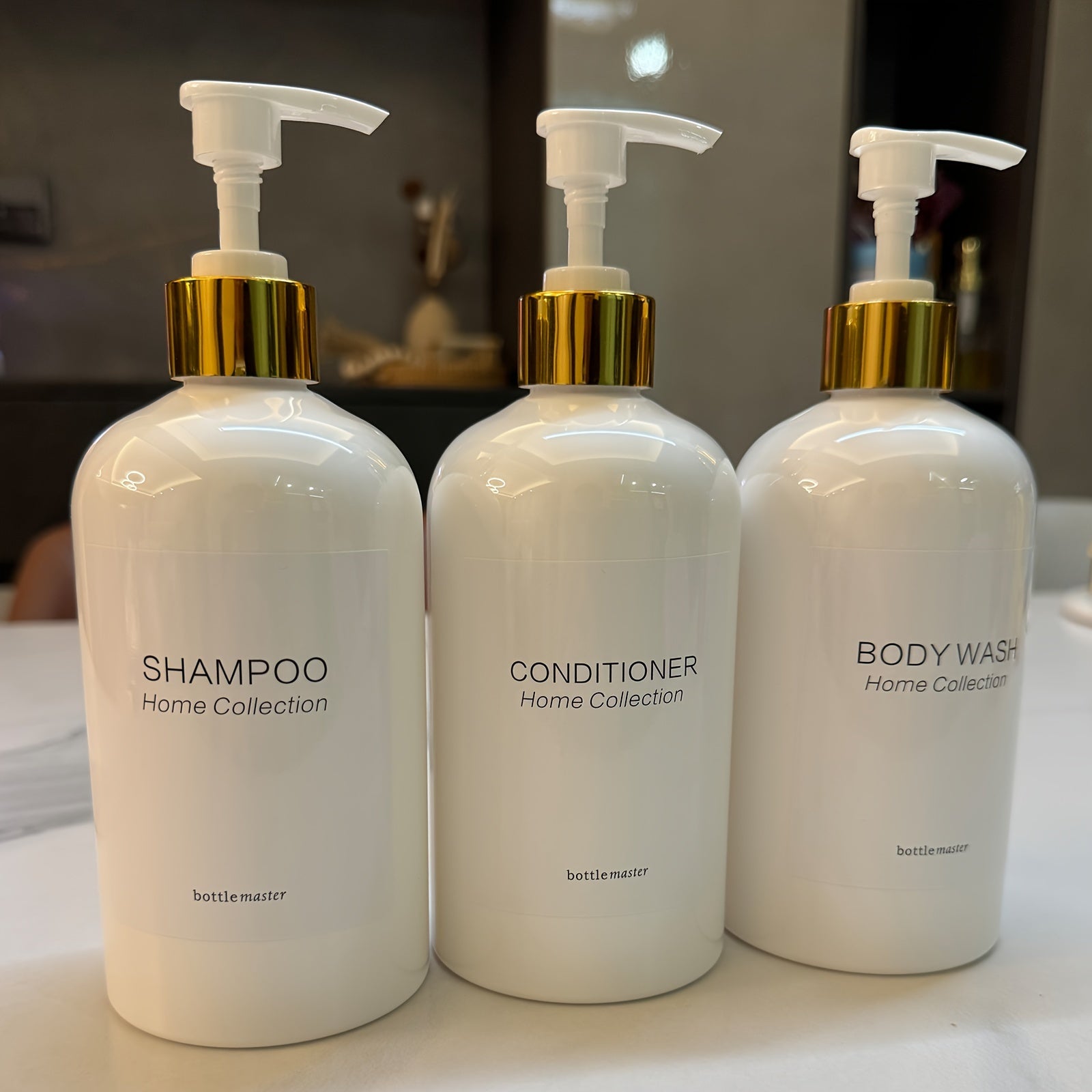 Conjunto de dispensadores de baño de bambú con botellas de champú y acondicionador de montaje en pared (paquete de 3)