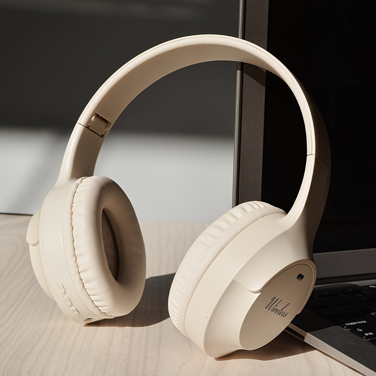 O'yin mikrofoni bilan simsiz, yig'iladigan retro quloqchinlar, tasodifiy foydalanish, yugurish, video qo'ng'iroqlar va HIFI ovoz sifati uchun.