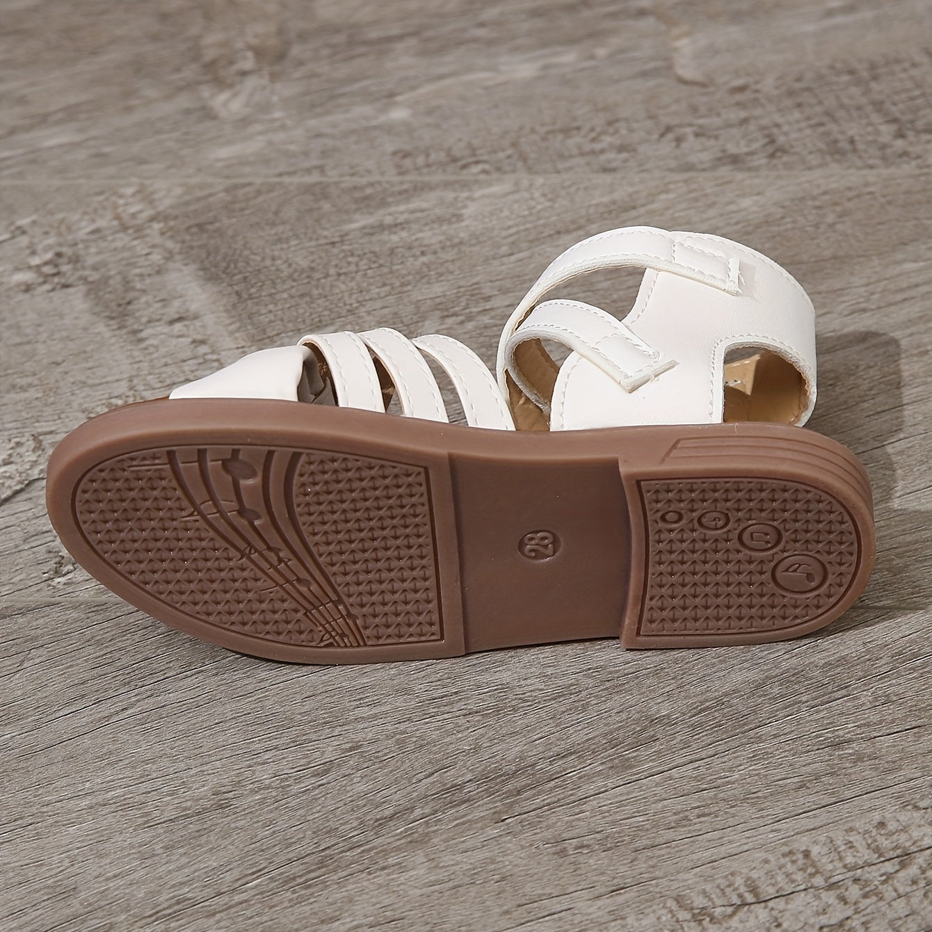 Qizlar uchun zamonaviy, havo o'tkazuvchi ochiq barmoq sandallari. Yengil, qulay va sirpanmas dizayn, ichki, tashqi, plyaj, bahor va yoz kiyimlari uchun.