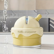 "O'yinchoq Muzqaymoq Koni Dizaynida Suv O'tkazmaydigan Asosli Qo'l Bilan Pichoqni O'tkazish Qurilmasi - Oshxonada Pichoqlarni O'tkazish uchun Tez, Xavfsiz va Qiziqarli Gadjet. Keramika Materialidan Yasalgan, Ichki Foydalanish Uchun Mukammal."