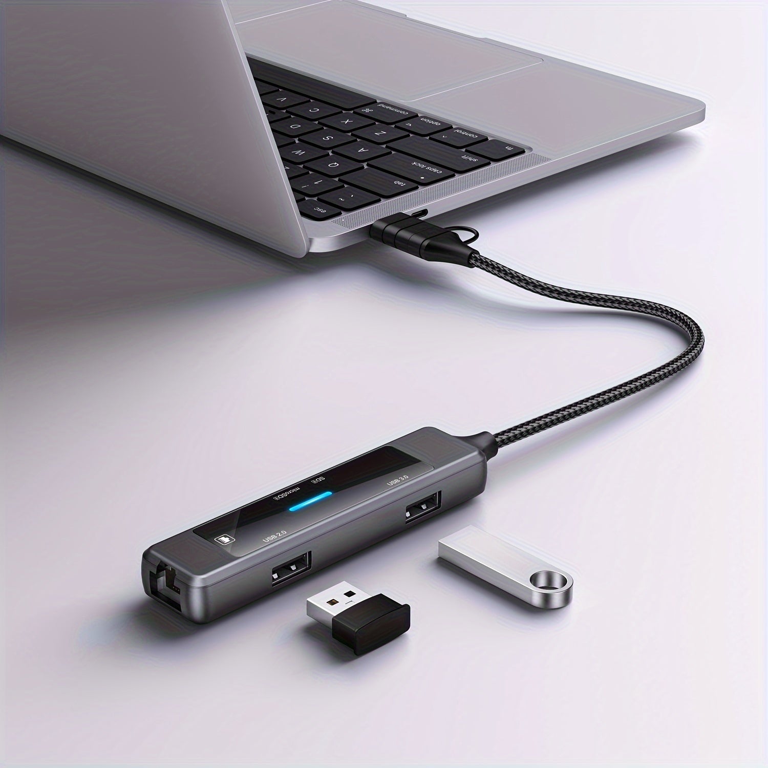 USB 3.0 adapter hub, Ethernet, Type-C quvvat porti va ikki USB porti bilan - turli qurilmalar bilan mos keladi.