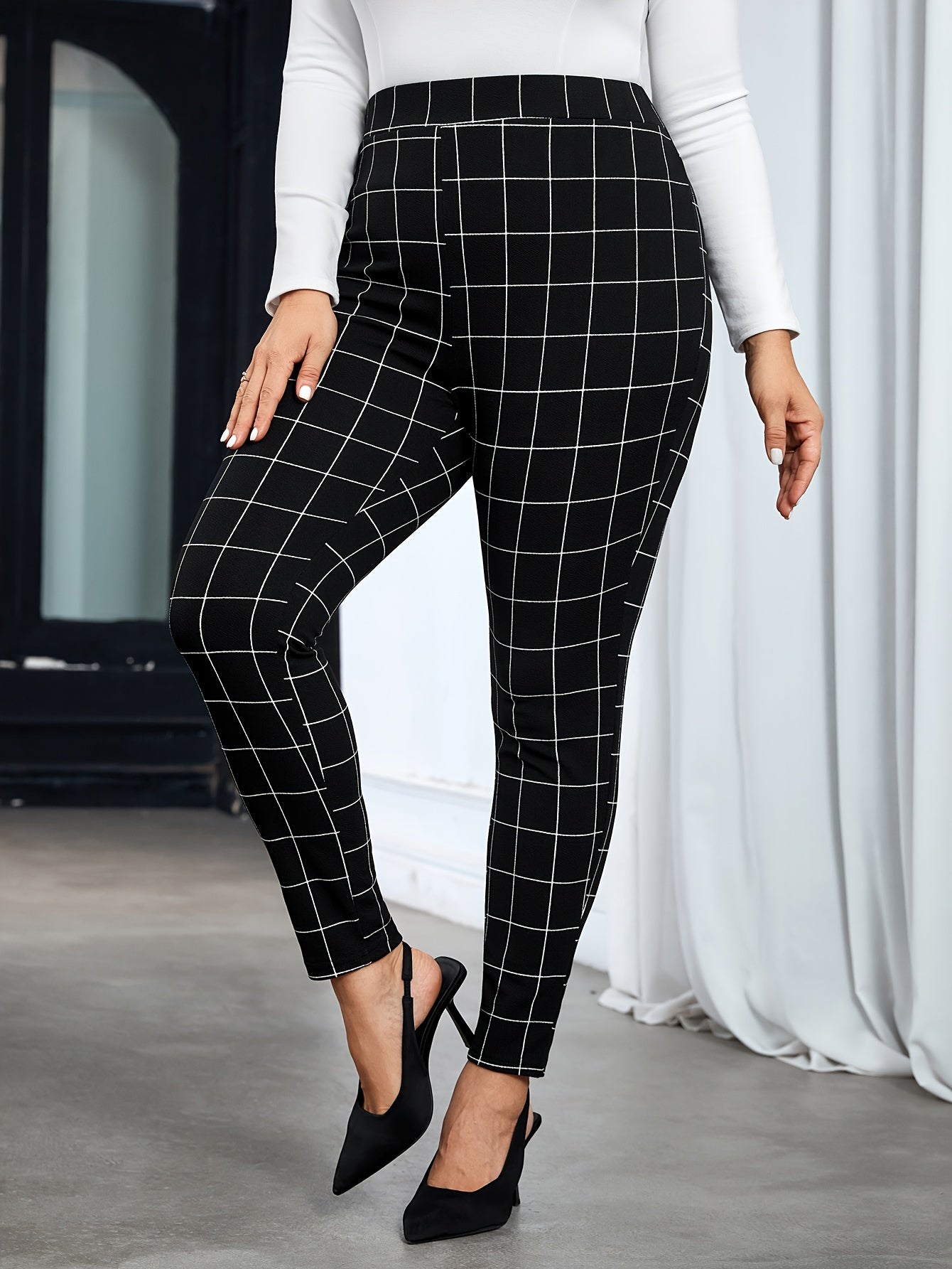 Women Plus Size High Rise Skinny Pants With Grid Print