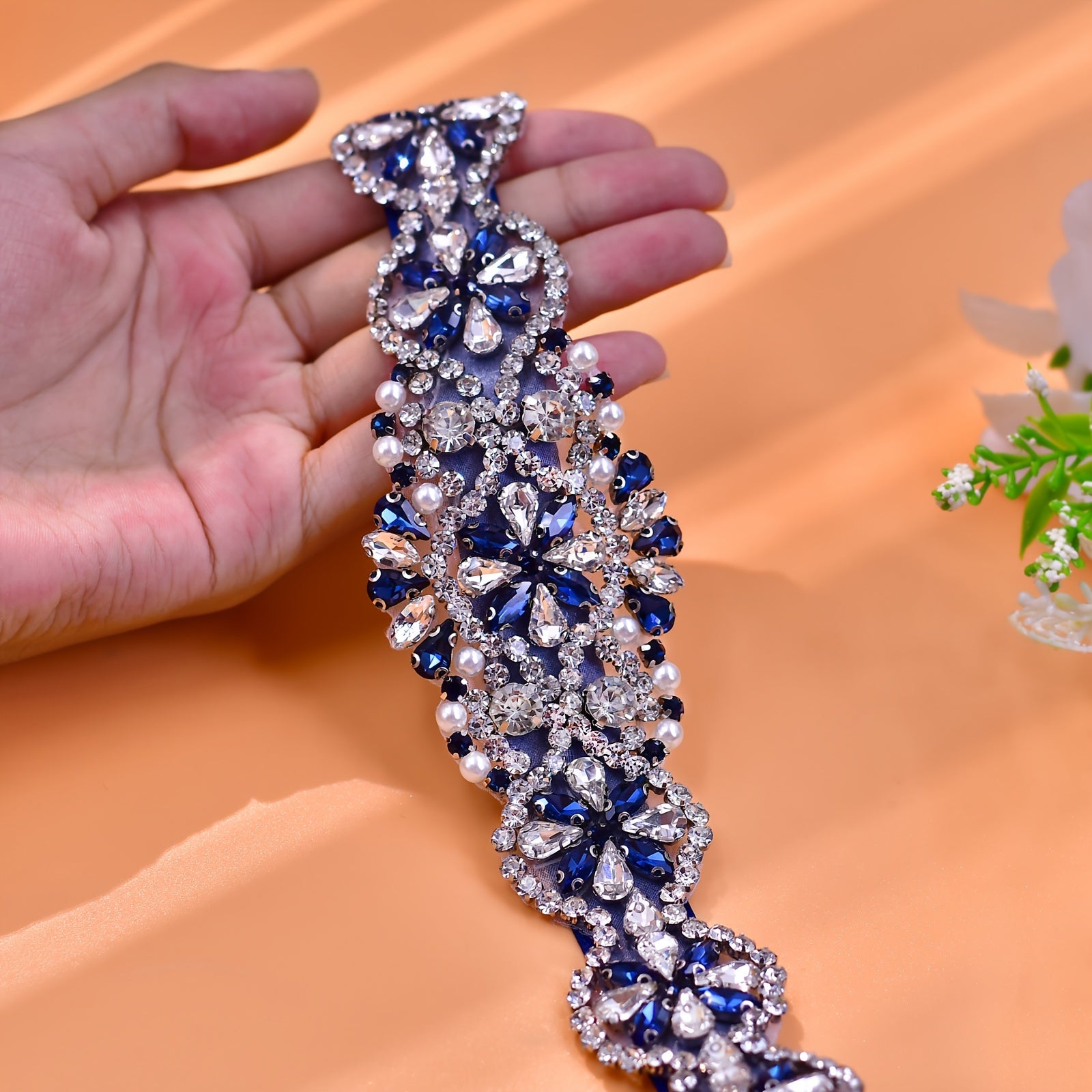 Cinturón de novia azul marino con pedrería y adorno brillante para boda